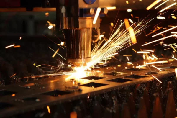 Ligne de découpe laser tôlerie AKROMECA