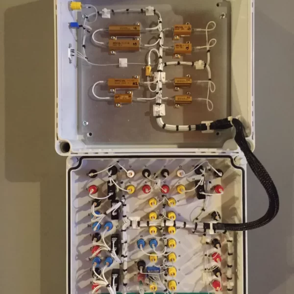 Câblage électrique de petits coffrets très basses tension en tant que tableautier industriel esthétique
