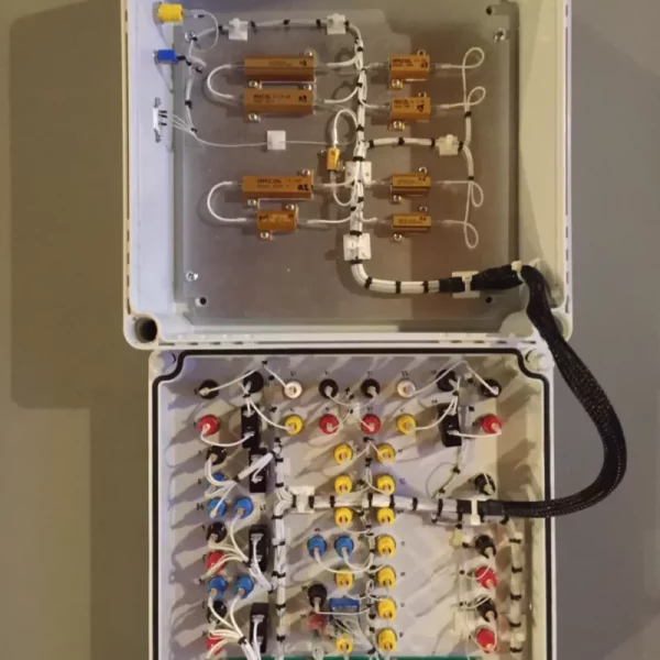 Câblage électrique de petits coffrets très basses tension en tant que tableautier industriel esthétique