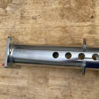 C'est un tube découpé à la découpe tube ou il y a eu de la soudure. Ensuite cette ensemble a été zingué pour finition et traitement