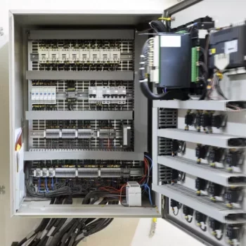 Tableau électrique de distribution pour une machine spéciales dans le secteur aéronautique